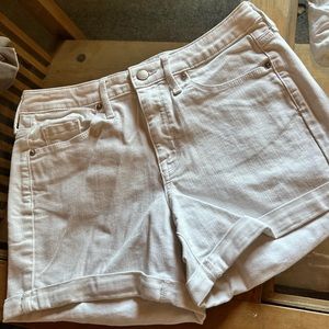 White jean shorts!🤍